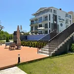 Cozy By The Seaside ביאלה